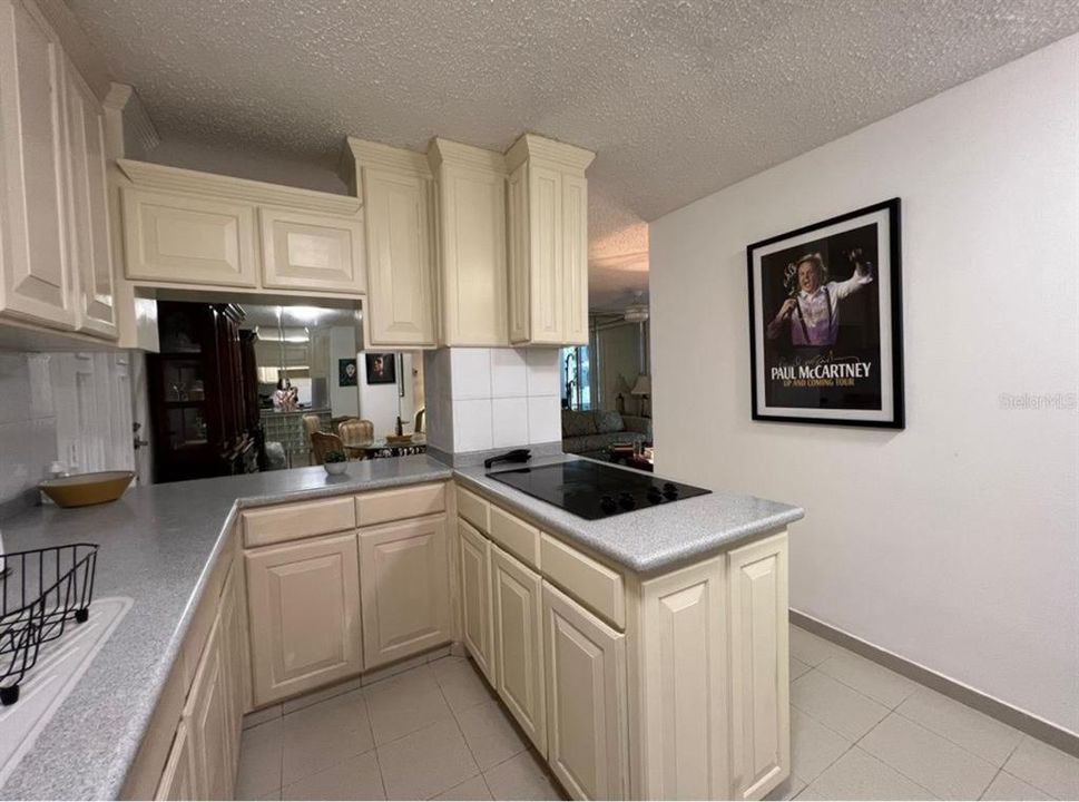 出租: $1,400 (2 贝兹, 1 浴室, 656 平方英尺)