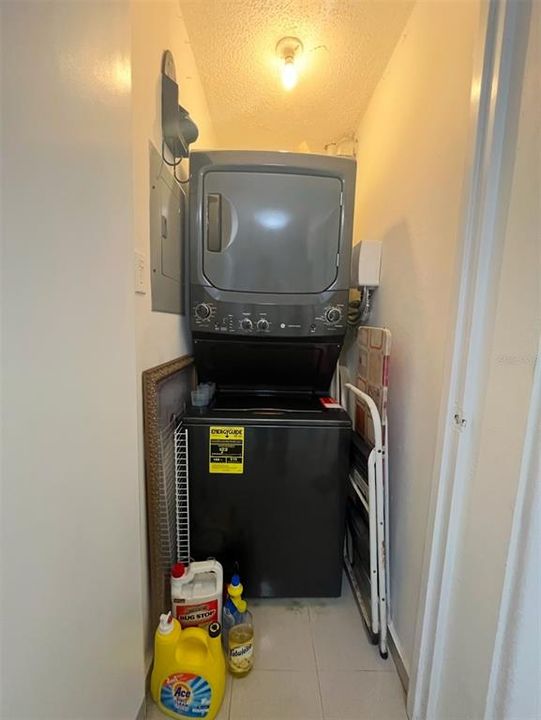 出租: $1,400 (2 贝兹, 1 浴室, 656 平方英尺)