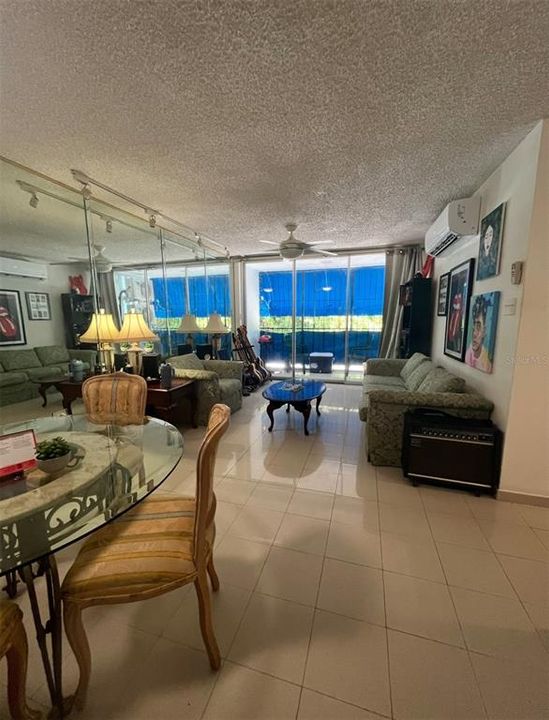 出租: $1,400 (2 贝兹, 1 浴室, 656 平方英尺)