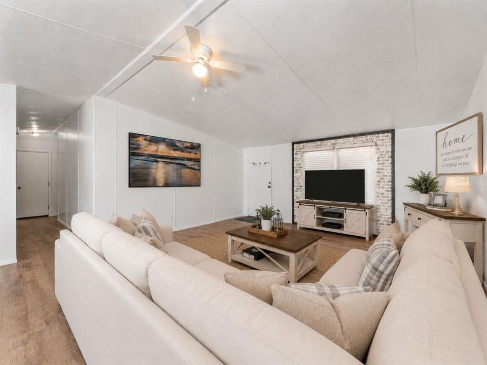 For Sale: $360,000 (6 beds, 3 baths, 2040 Square Feet)
