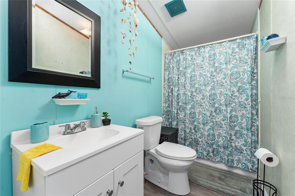 For Sale: $360,000 (6 beds, 3 baths, 2040 Square Feet)