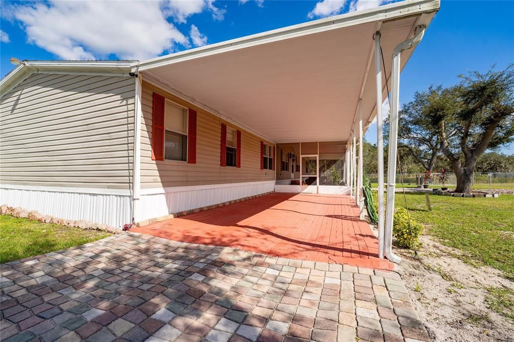 For Sale: $360,000 (6 beds, 3 baths, 2040 Square Feet)