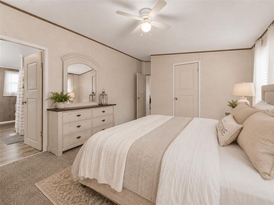 For Sale: $360,000 (6 beds, 3 baths, 2040 Square Feet)