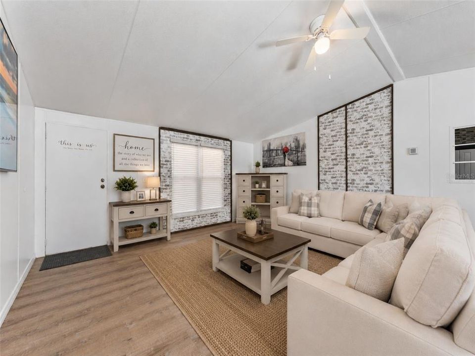 For Sale: $360,000 (6 beds, 3 baths, 2040 Square Feet)