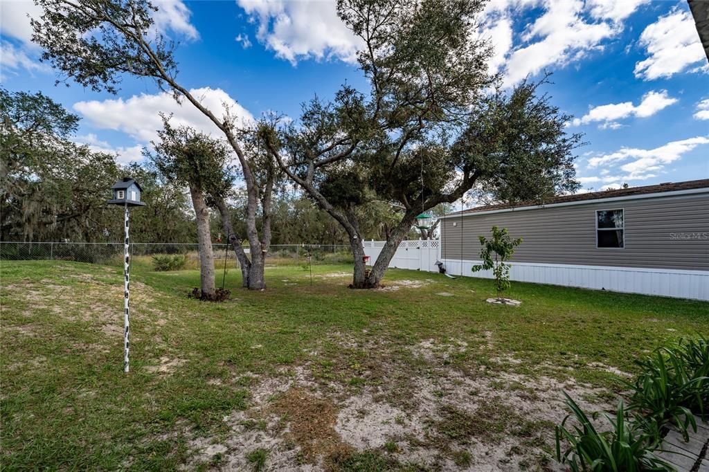 For Sale: $360,000 (6 beds, 3 baths, 2040 Square Feet)
