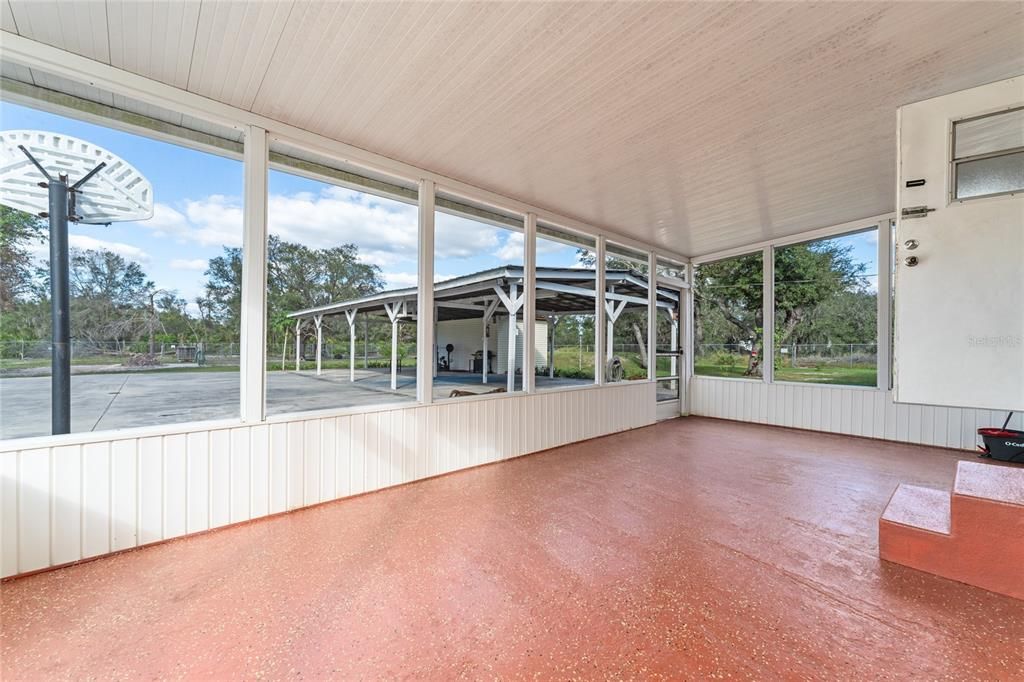 For Sale: $360,000 (6 beds, 3 baths, 2040 Square Feet)