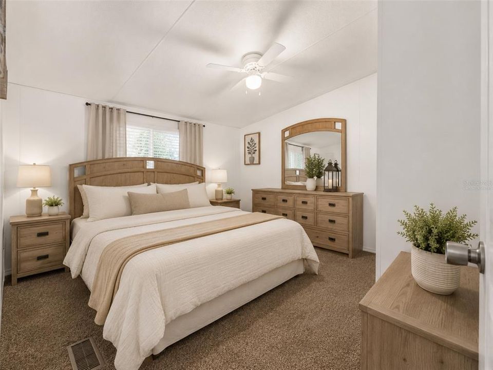 For Sale: $360,000 (6 beds, 3 baths, 2040 Square Feet)