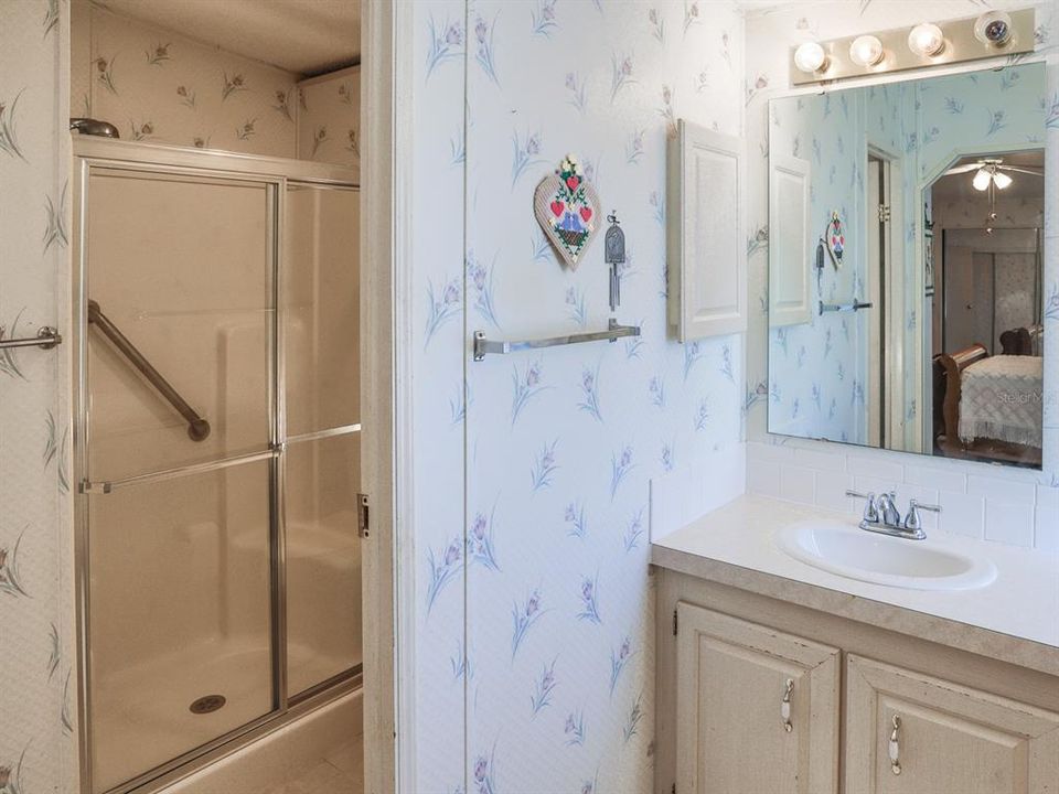 Activo con contrato: $165,000 (2 camas, 2 baños, 1240 Pies cuadrados)