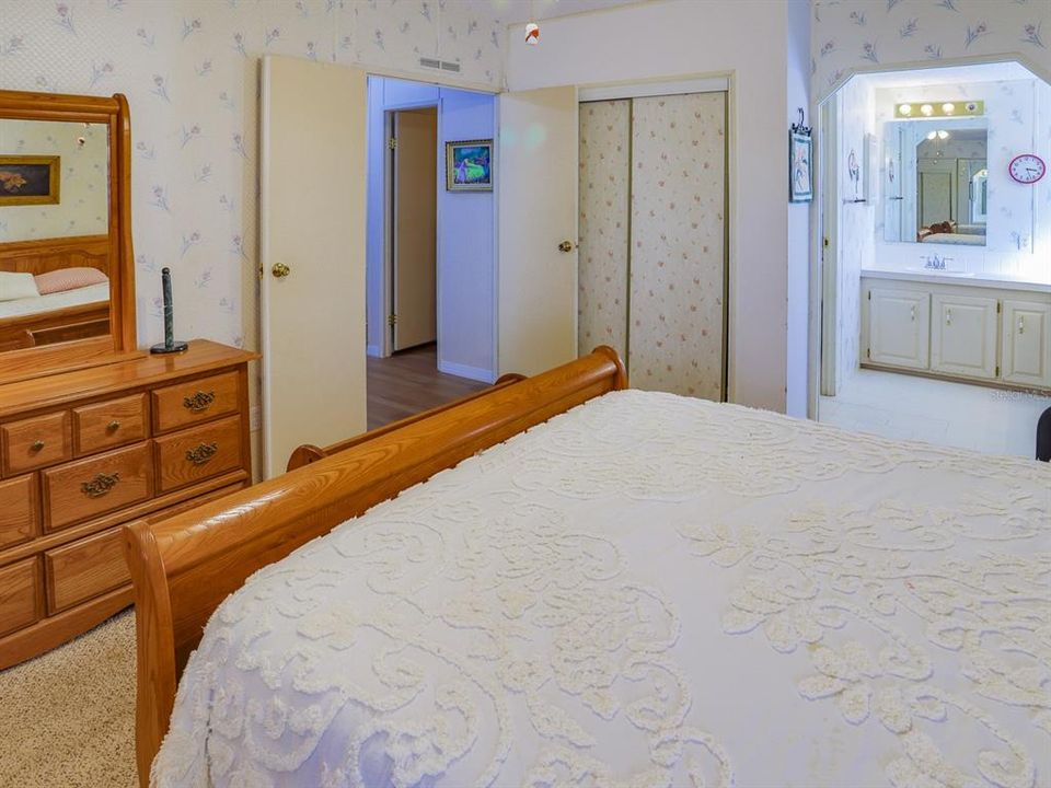 Activo con contrato: $165,000 (2 camas, 2 baños, 1240 Pies cuadrados)