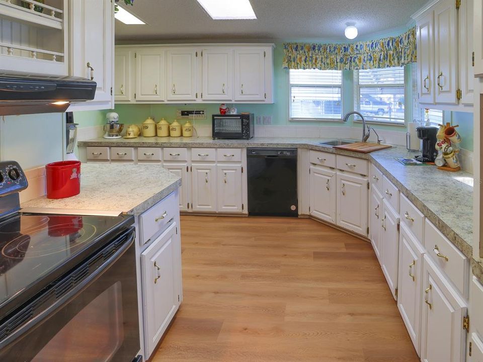 Activo con contrato: $165,000 (2 camas, 2 baños, 1240 Pies cuadrados)