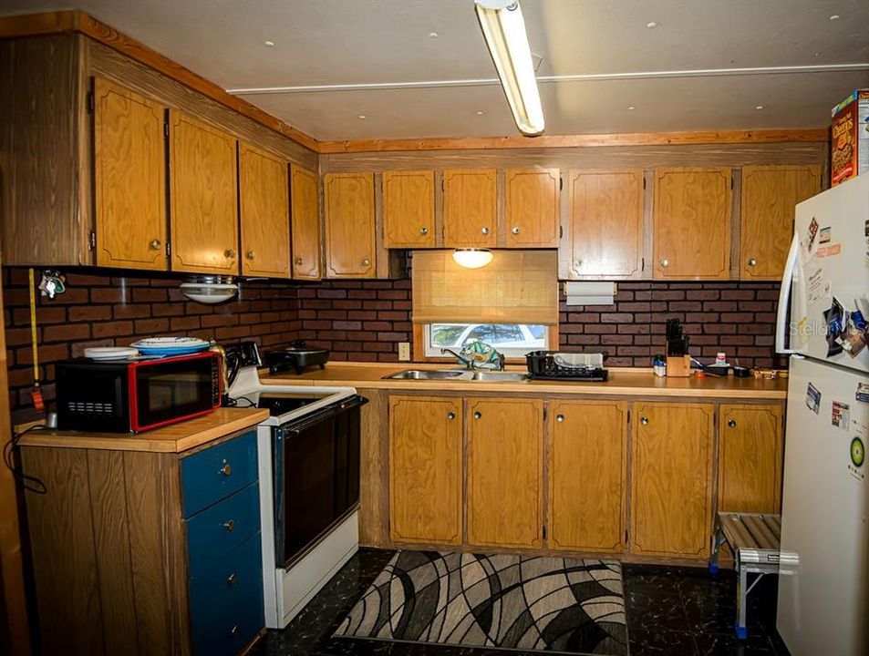 For Sale: $135,900 (3 beds, 2 baths, 1200 Square Feet)