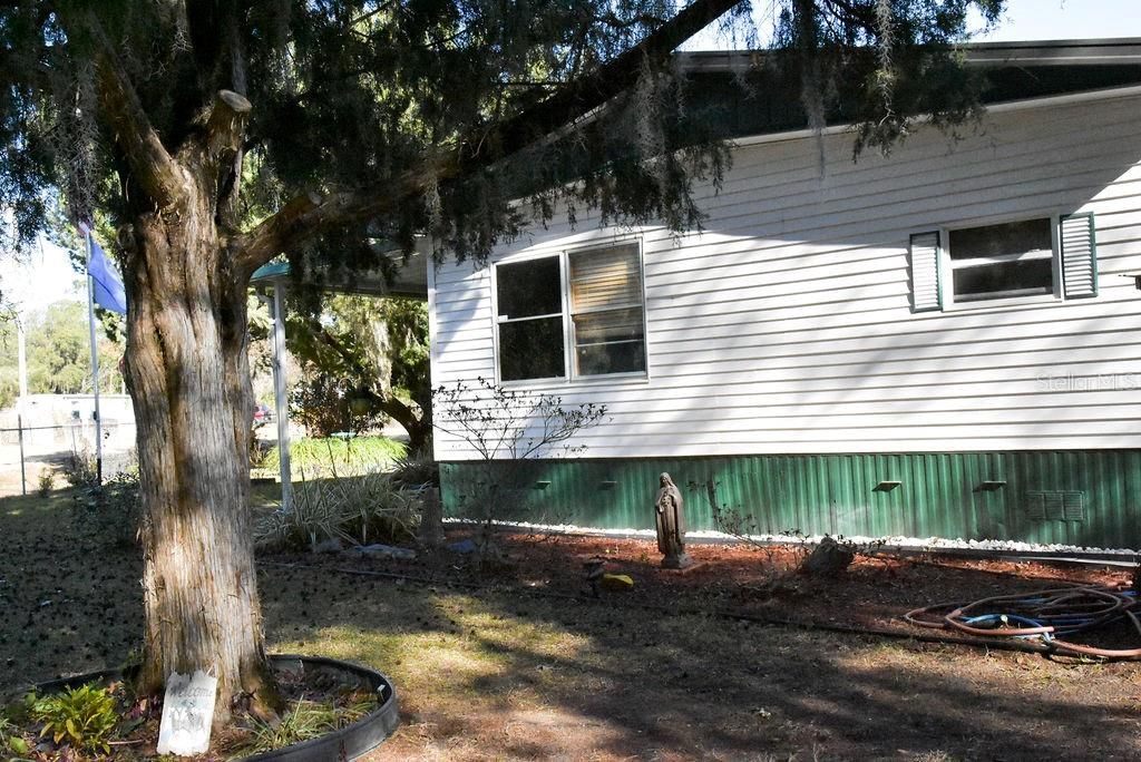 For Sale: $135,900 (3 beds, 2 baths, 1200 Square Feet)