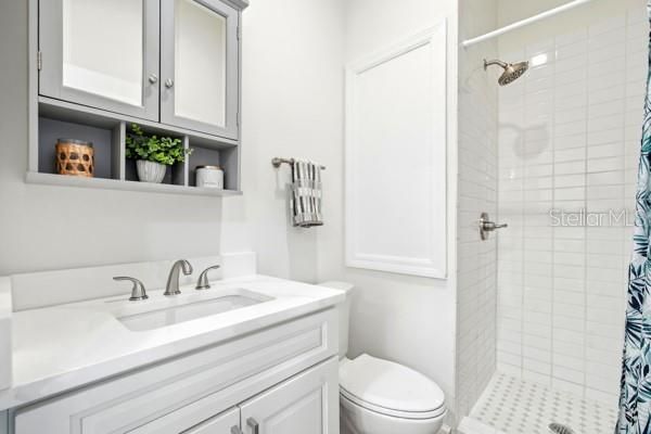 For Sale: $1,249,000 (6 beds, 4 baths, 4996 Square Feet)