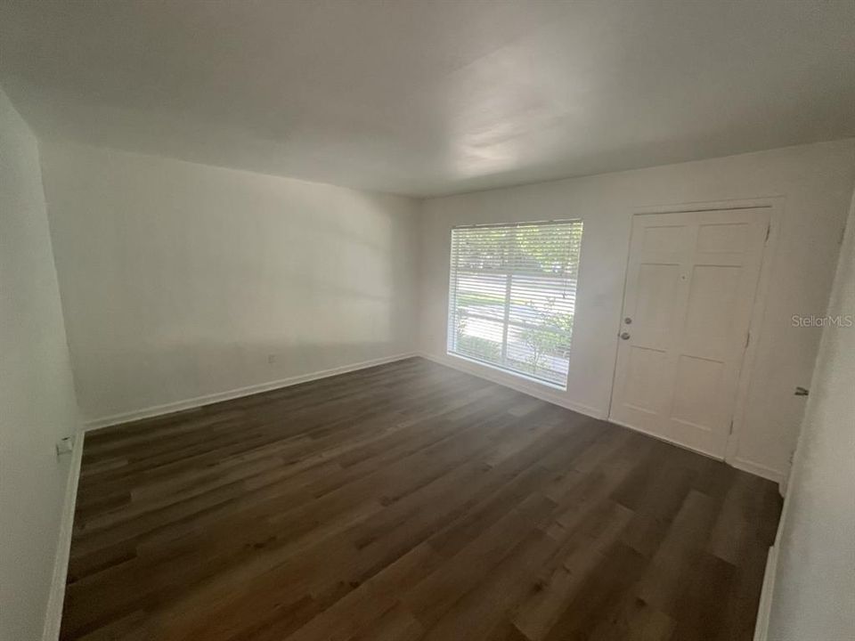 Active With Contract: $1,900 (3 beds, 2 baths, 1077 Square Feet)