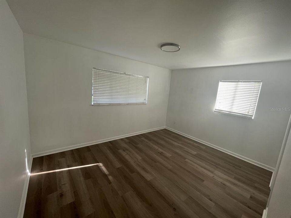 Active With Contract: $1,900 (3 beds, 2 baths, 1077 Square Feet)