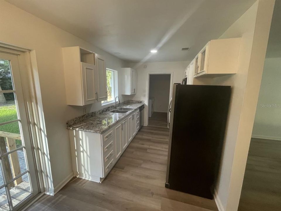 Active With Contract: $1,900 (3 beds, 2 baths, 1077 Square Feet)