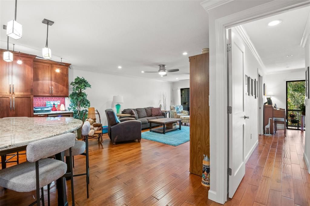 En Venta: $650,000 (3 camas, 3 baños, 2980 Pies cuadrados)