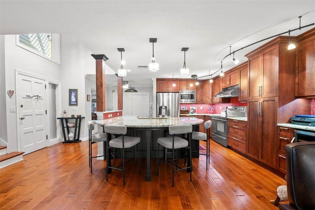 En Venta: $650,000 (3 camas, 3 baños, 2980 Pies cuadrados)