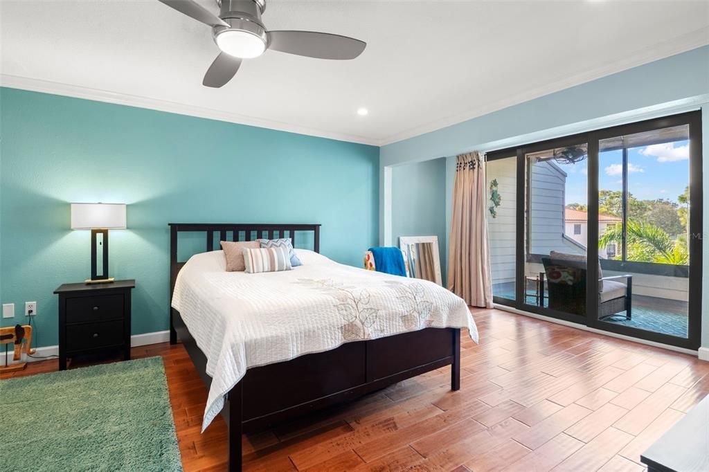 En Venta: $650,000 (3 camas, 3 baños, 2980 Pies cuadrados)