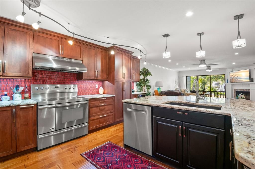 En Venta: $650,000 (3 camas, 3 baños, 2980 Pies cuadrados)