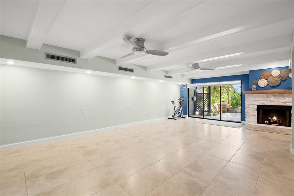 En Venta: $650,000 (3 camas, 3 baños, 2980 Pies cuadrados)