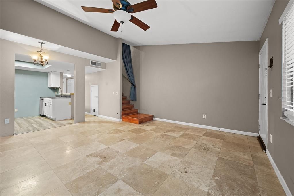 Active With Contract: $149,900 (2 beds, 2 baths, 975 Square Feet)