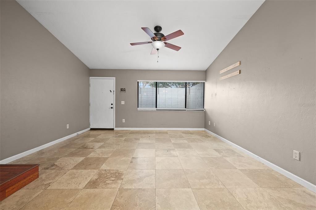 Active With Contract: $149,900 (2 beds, 2 baths, 975 Square Feet)
