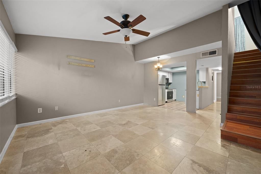 Active With Contract: $149,900 (2 beds, 2 baths, 975 Square Feet)
