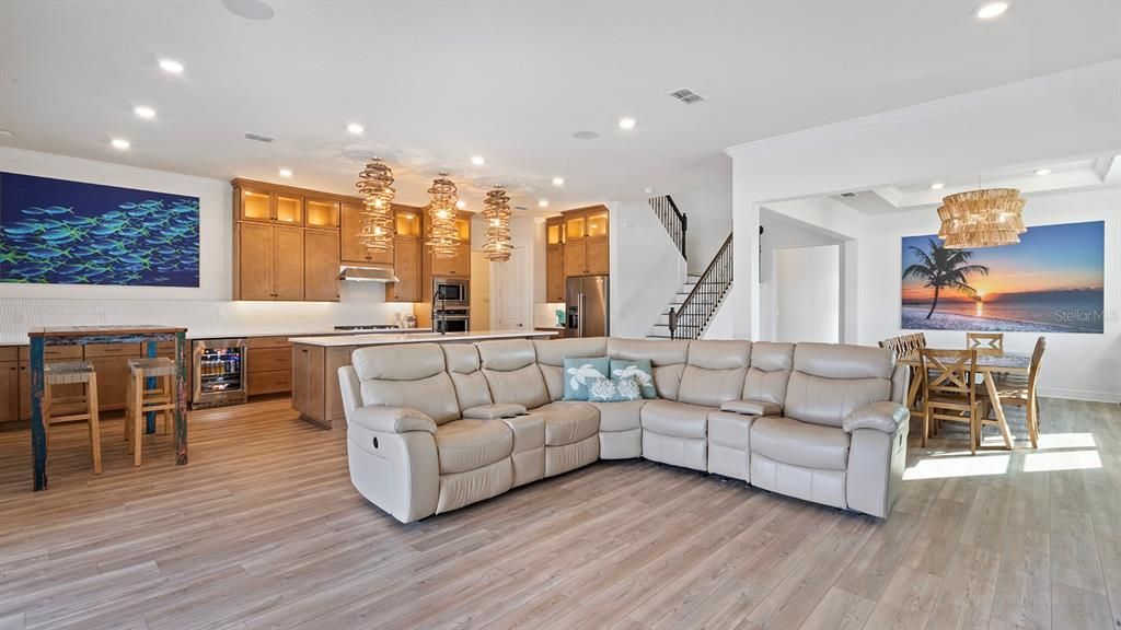 For Sale: $1,950,000 (6 beds, 5 baths, 5389 Square Feet)