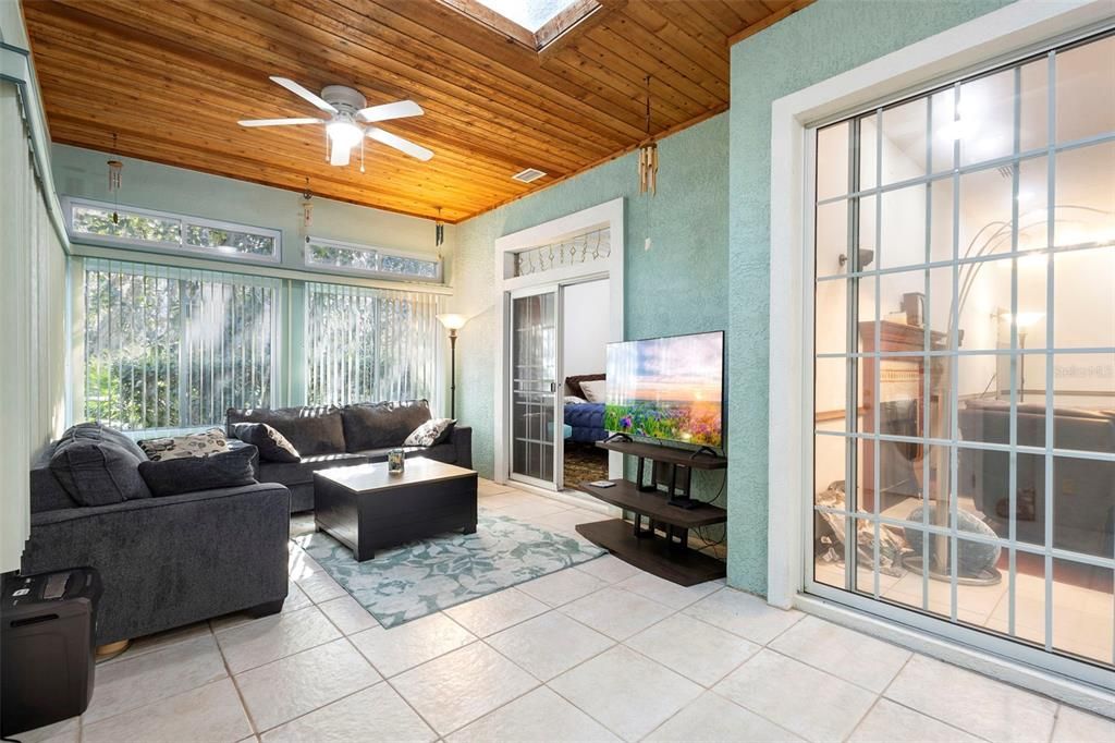 Activo con contrato: $564,900 (4 camas, 2 baños, 3145 Pies cuadrados)