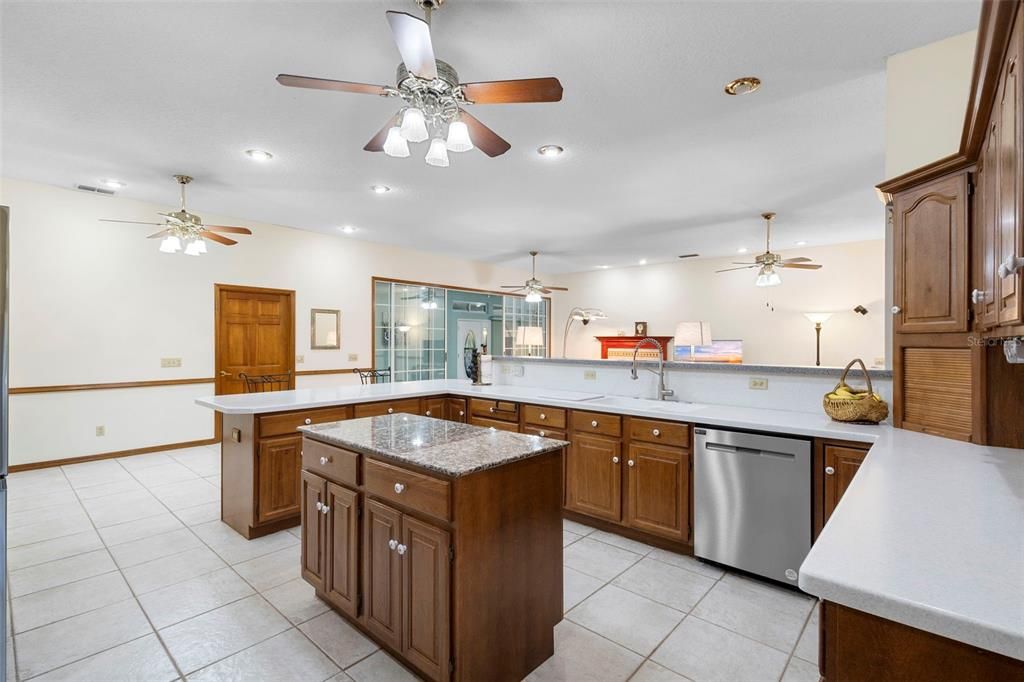 Activo con contrato: $564,900 (4 camas, 2 baños, 3145 Pies cuadrados)