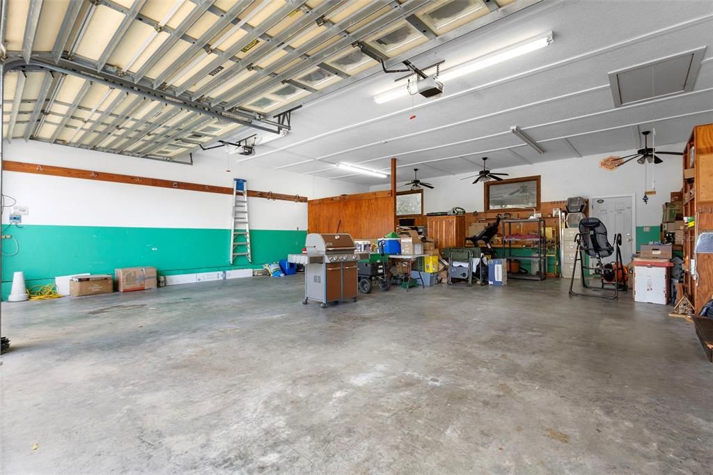 Activo con contrato: $564,900 (4 camas, 2 baños, 3145 Pies cuadrados)