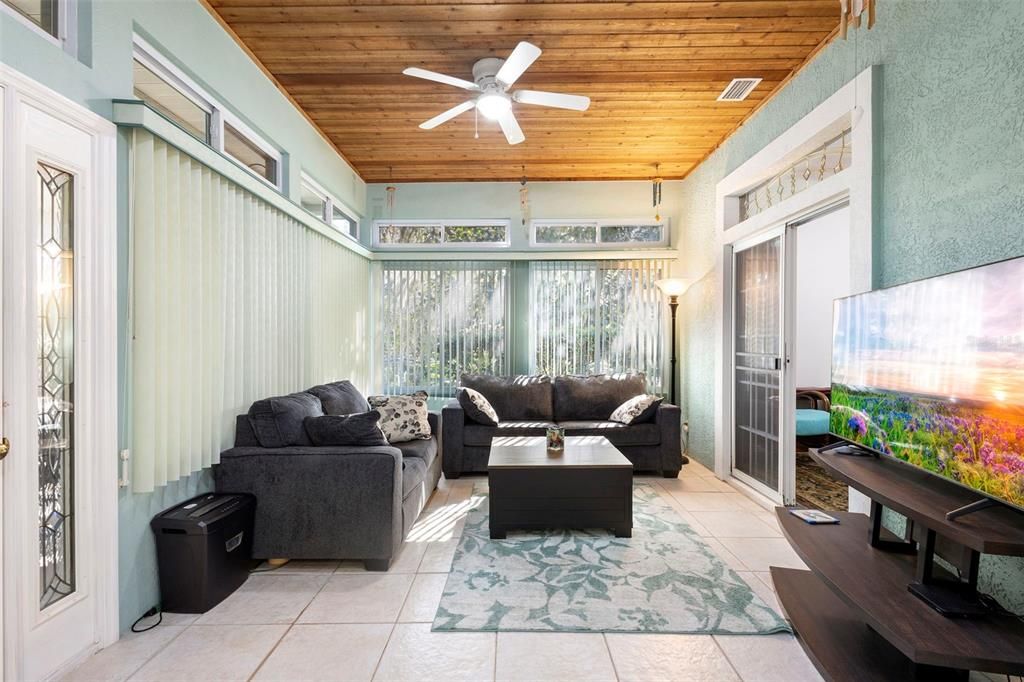 Activo con contrato: $564,900 (4 camas, 2 baños, 3145 Pies cuadrados)