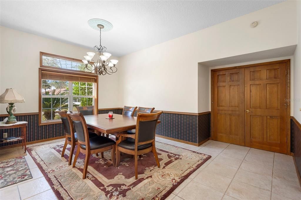 Activo con contrato: $564,900 (4 camas, 2 baños, 3145 Pies cuadrados)