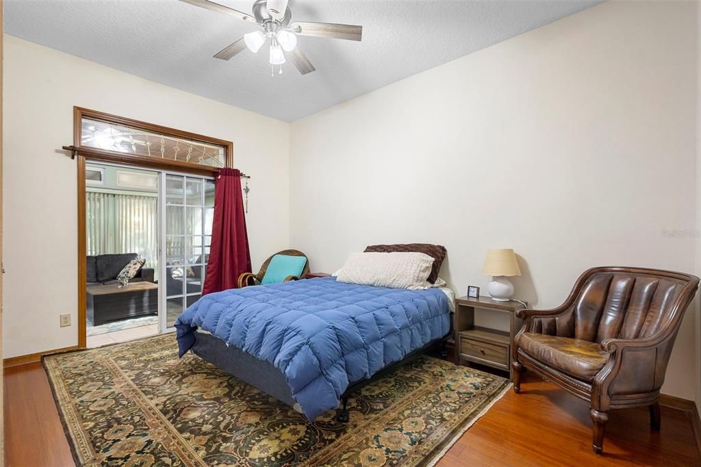 Activo con contrato: $564,900 (4 camas, 2 baños, 3145 Pies cuadrados)