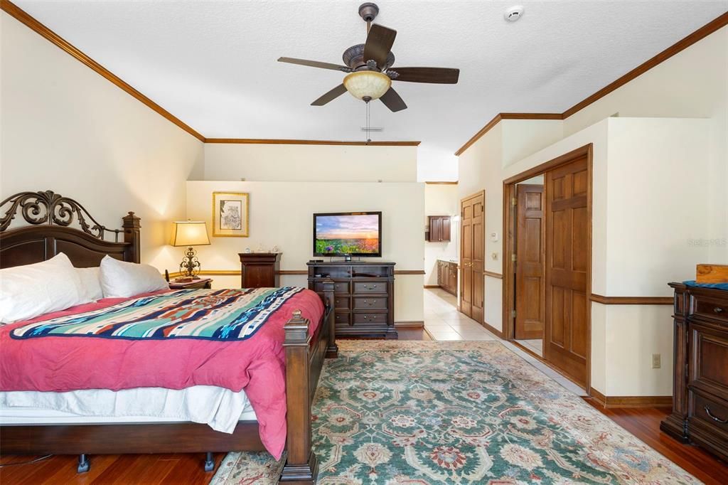 Activo con contrato: $564,900 (4 camas, 2 baños, 3145 Pies cuadrados)