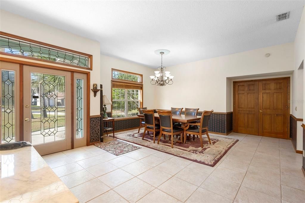 Activo con contrato: $564,900 (4 camas, 2 baños, 3145 Pies cuadrados)