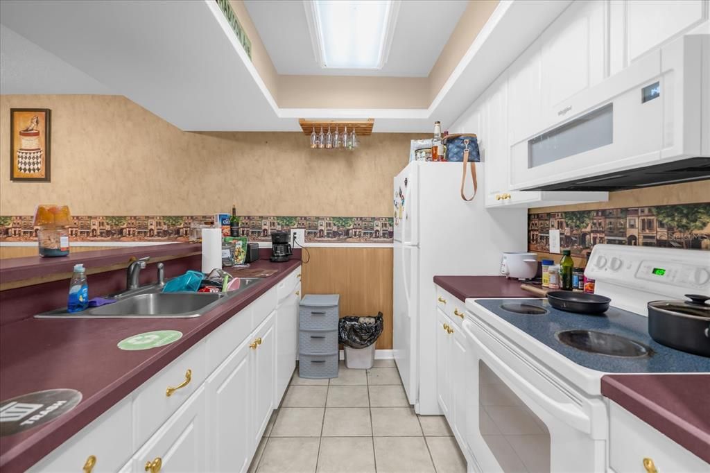 Active With Contract: $149,000 (2 beds, 2 baths, 1139 Square Feet)
