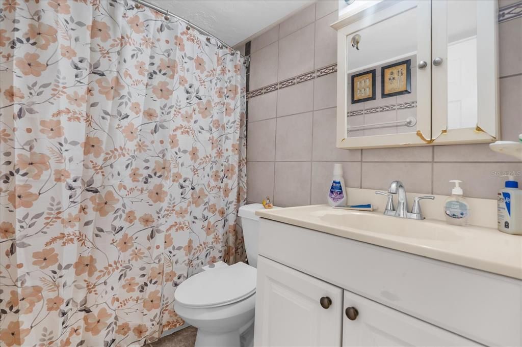 Active With Contract: $149,000 (2 beds, 2 baths, 1139 Square Feet)