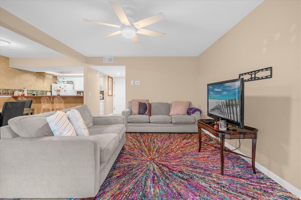 Active With Contract: $149,000 (2 beds, 2 baths, 1139 Square Feet)