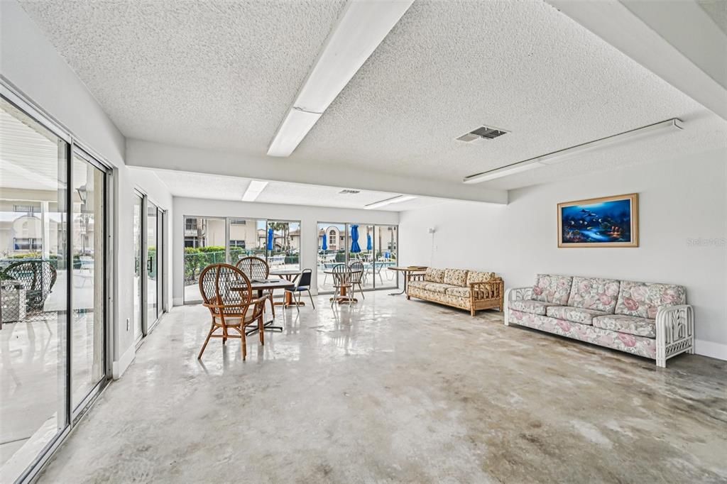 На продажу: $167,000 (2 спален, 1 ванн, 925 Квадратных фут)