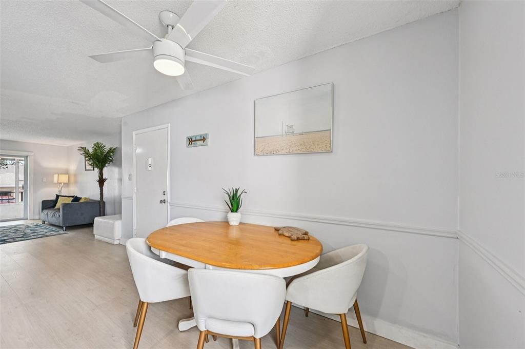 На продажу: $167,000 (2 спален, 1 ванн, 925 Квадратных фут)