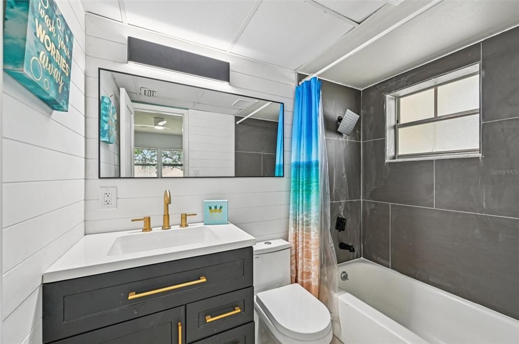 На продажу: $167,000 (2 спален, 1 ванн, 925 Квадратных фут)