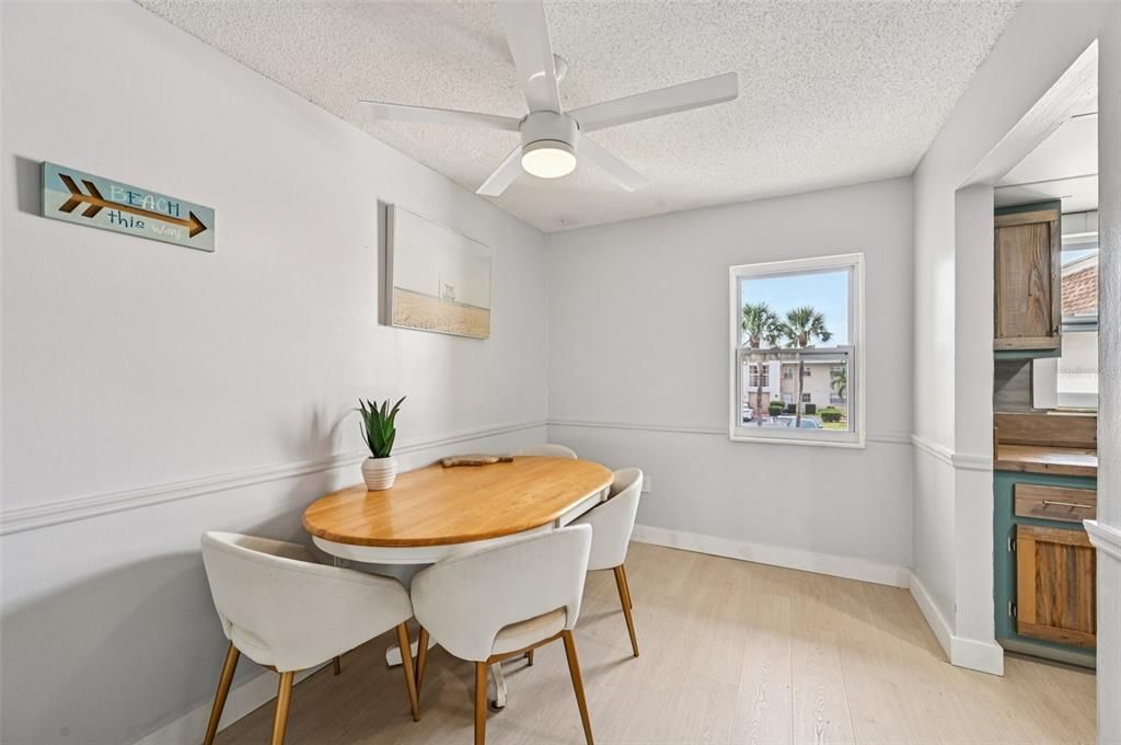 На продажу: $167,000 (2 спален, 1 ванн, 925 Квадратных фут)