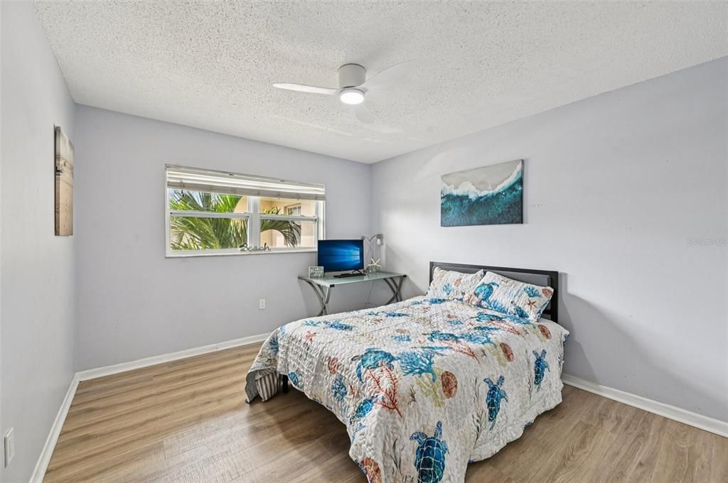 На продажу: $167,000 (2 спален, 1 ванн, 925 Квадратных фут)