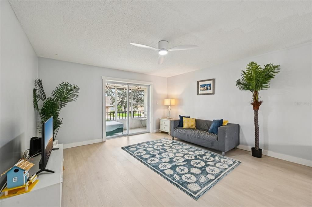 На продажу: $167,000 (2 спален, 1 ванн, 925 Квадратных фут)