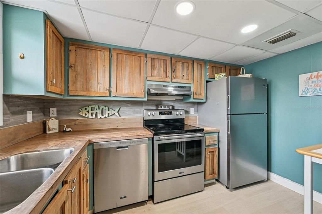 На продажу: $167,000 (2 спален, 1 ванн, 925 Квадратных фут)