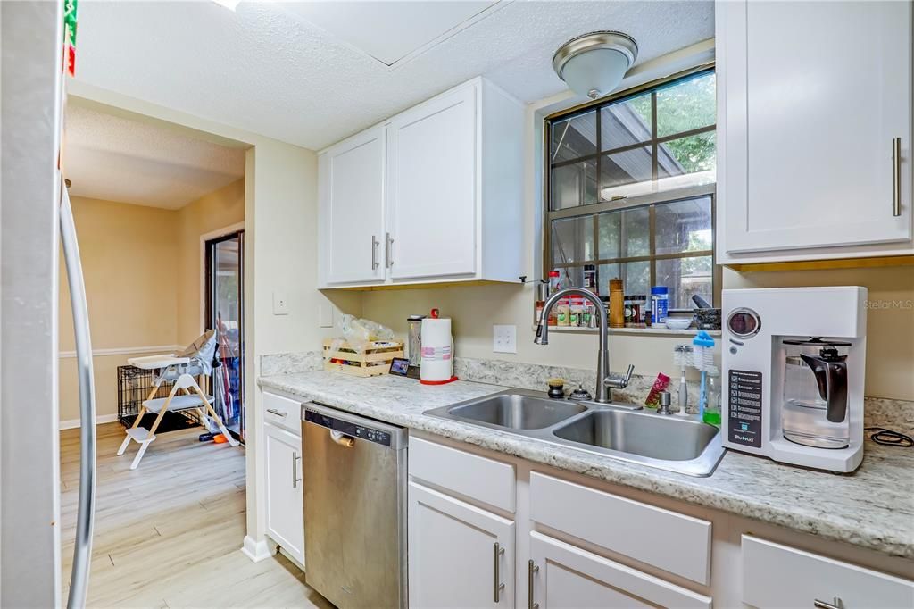 На продажу: $159,900 (3 спален, 2 ванн, 1343 Квадратных фут)