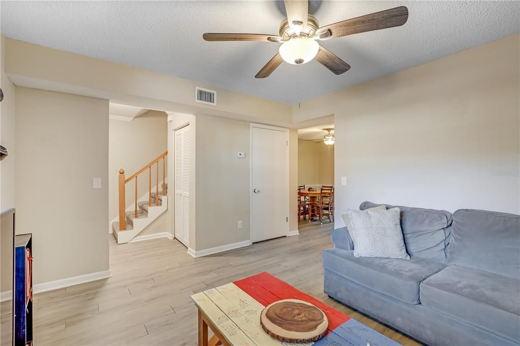 На продажу: $159,900 (3 спален, 2 ванн, 1343 Квадратных фут)