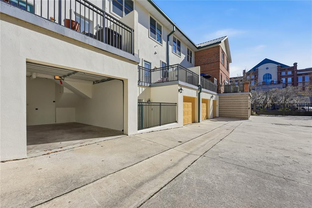 Active With Contract: $583,000 (3 beds, 2 baths, 2167 Square Feet)